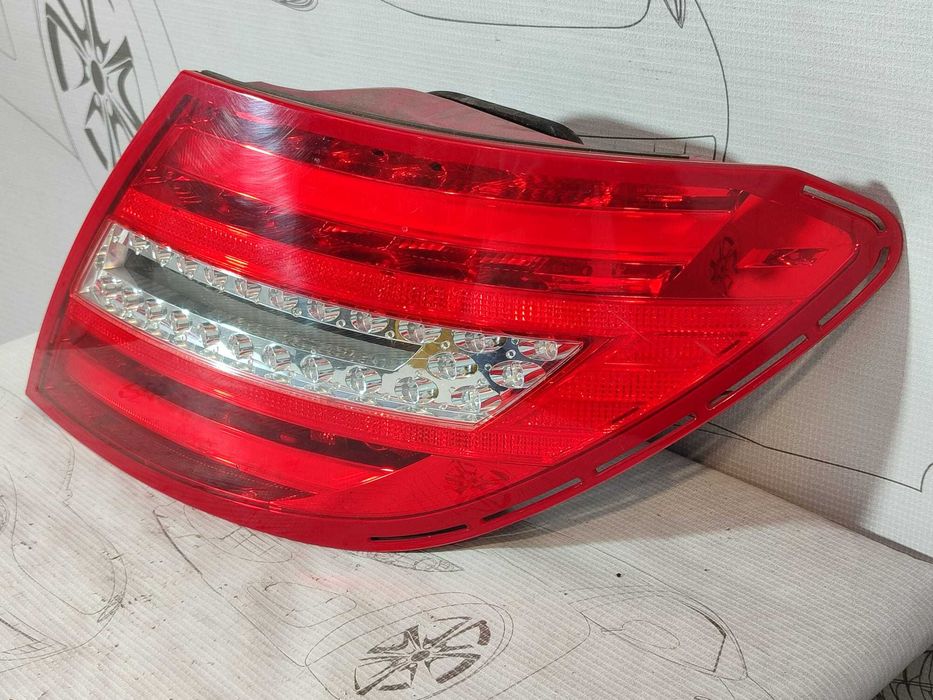 Stop aripa spate dreapta Sedan Mercedes-Benz Clasa C W204 Facelift 2011-2014 OEM A2049060503 (5G3)