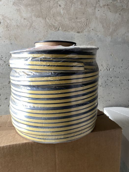 Уплотнитель самоклеящийся