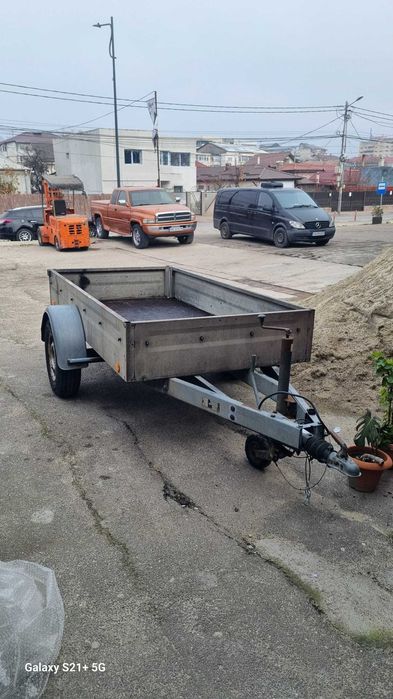 Închirieri auto.
