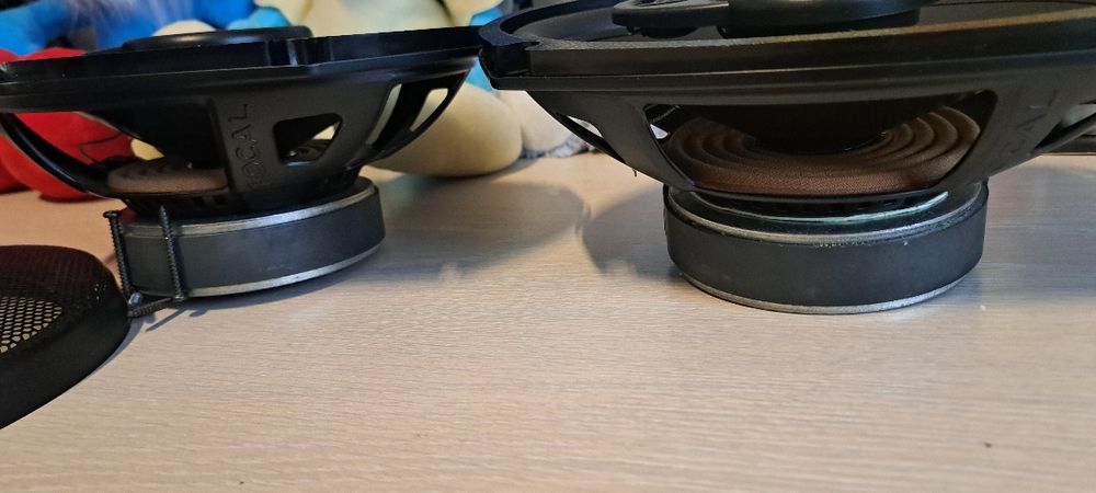 Boxe auto FOCAL impecabile