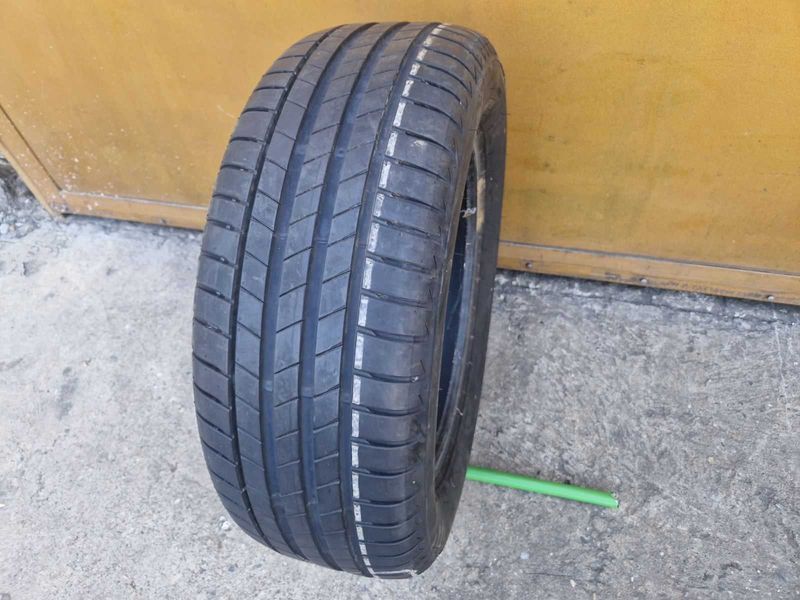 1 Bridgestone R17 225/60
лятна гума 
DOT1222