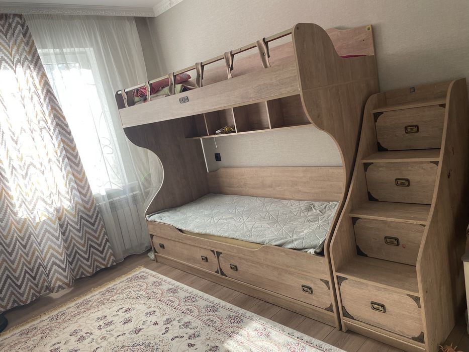 Двухярусная кровать