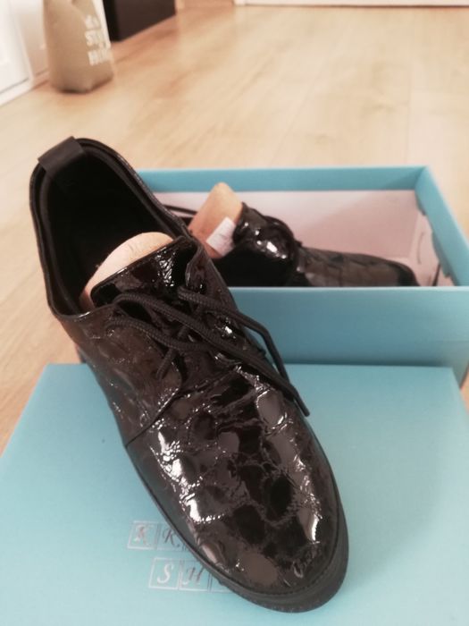 Лачени обувки. Нови