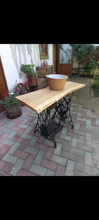 Masa , comoda sau suport lavoar blat stejar și mașină de cusut