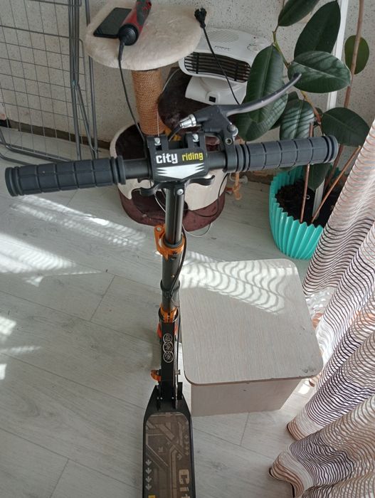Продам самокат в отличном состоянии.