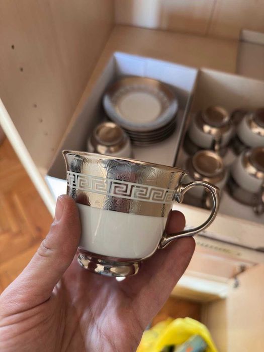 Чисто нови чаши и сервизи