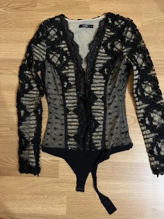 Боди с дантела и пайети на Alessa