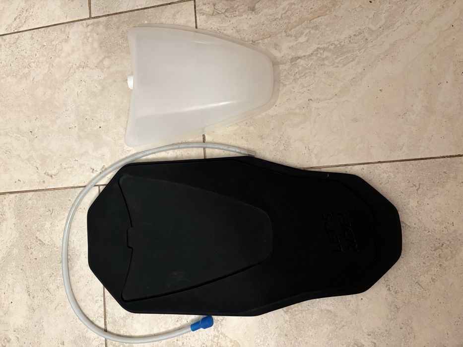 Vesta armura mtb Dainese Rival Pro cu hydration bag.