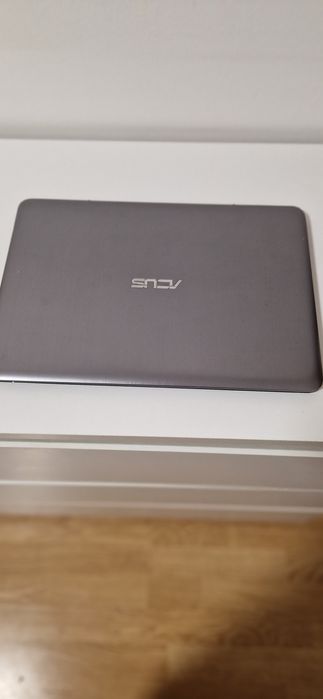 Лаптоп Asus-запазен