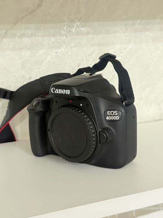 Canon EOS 4000D + объектив 18–55 мм