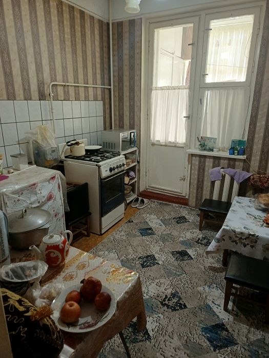 Навоий Шахар Навоий кучаси 46 домдан 2 хонали квартира сотилади