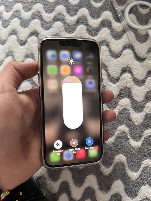 Vand iphone 13 .