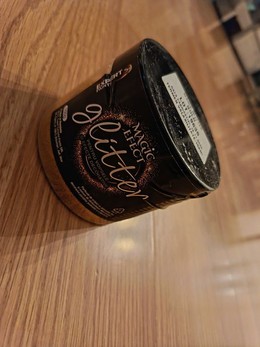 Vând vopsea decorativa cu sclipici auriu