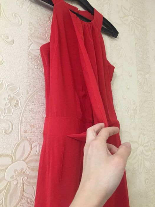 Летнее платье с вырезом