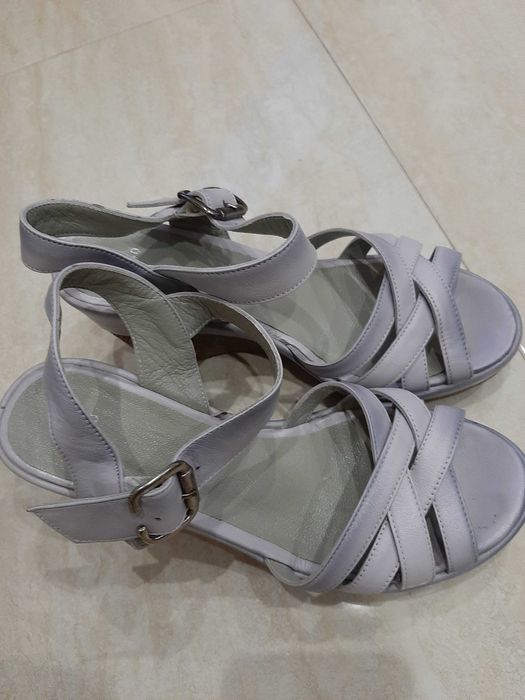Дамски сандали на платформа, бледо лилави, размер 38.