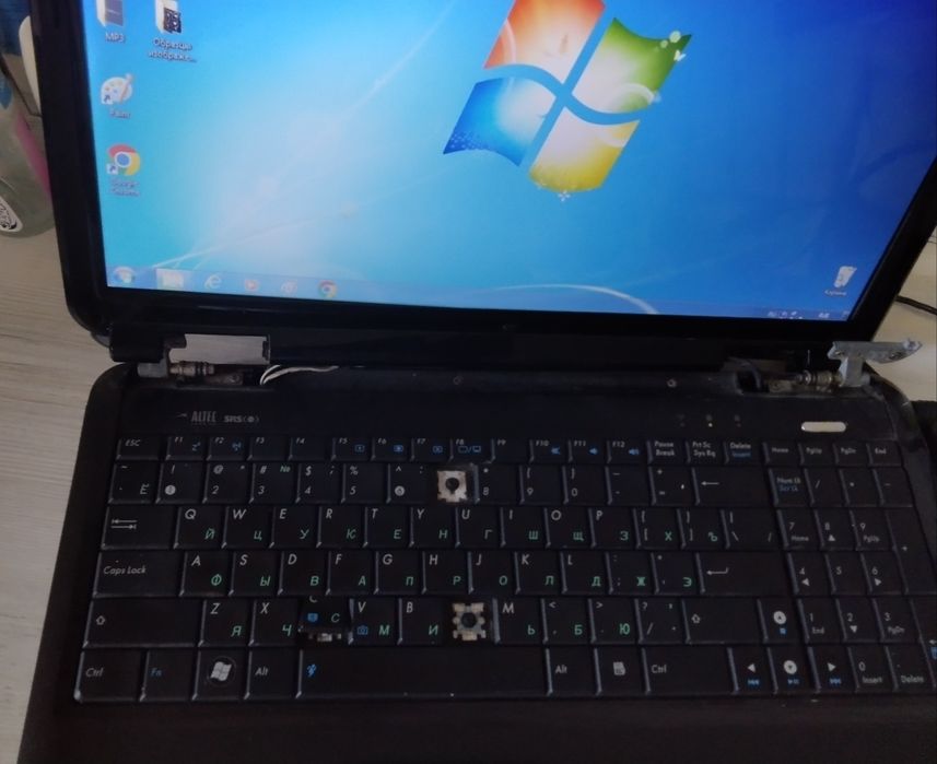 Ноутбук Asus Windows 7 работает но сломан шлеф продаю на запчасти
