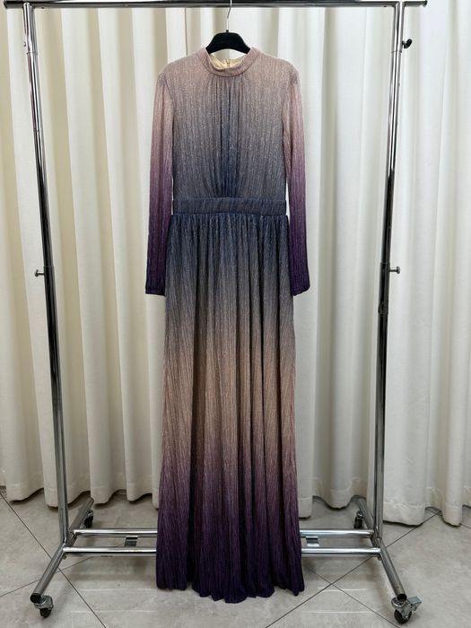 Продам очень красивое нарядное платье