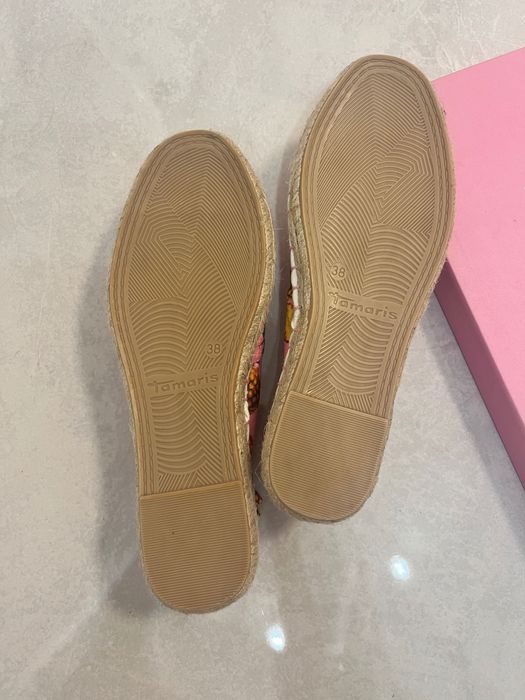 Нови летни свежи еспадрили с ананаси Tamaris 37 номер