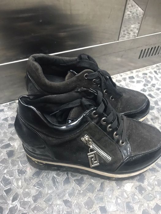 Кроссовки на платформе