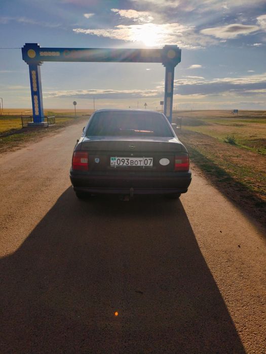 Продам  машину опель вектра