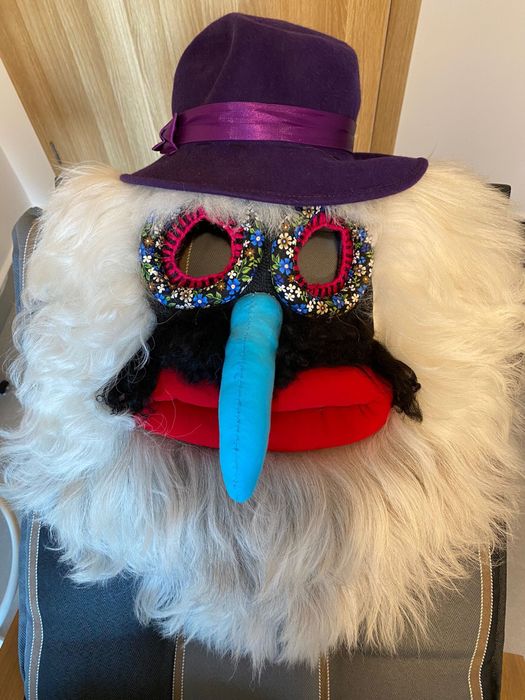 Masca traditionala lucrata manual