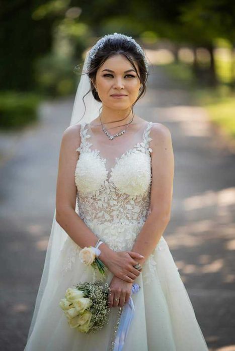 Бяла булченска рокля