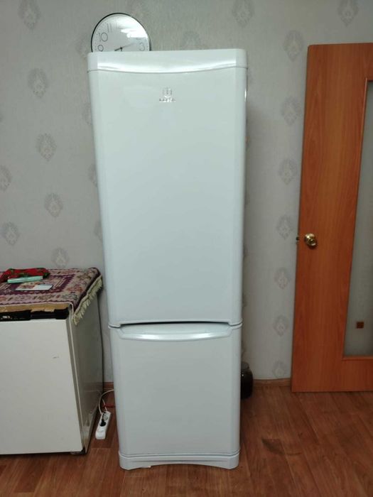 Холодильник Indesit срочно