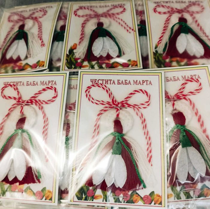 Продавам мартеници на едро.