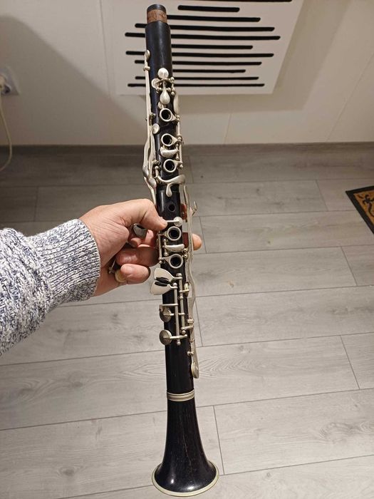 Vand clarinete pentru piese