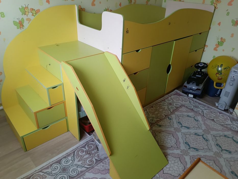 Кровать детская с горкой