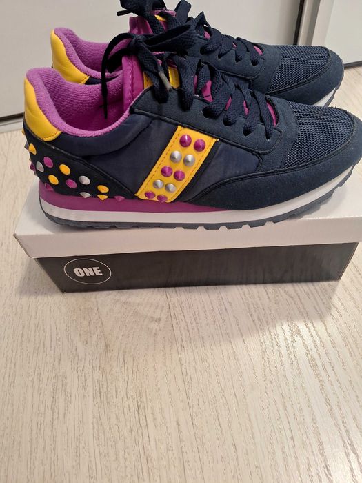 Încălțăminte casual mărimea 38.