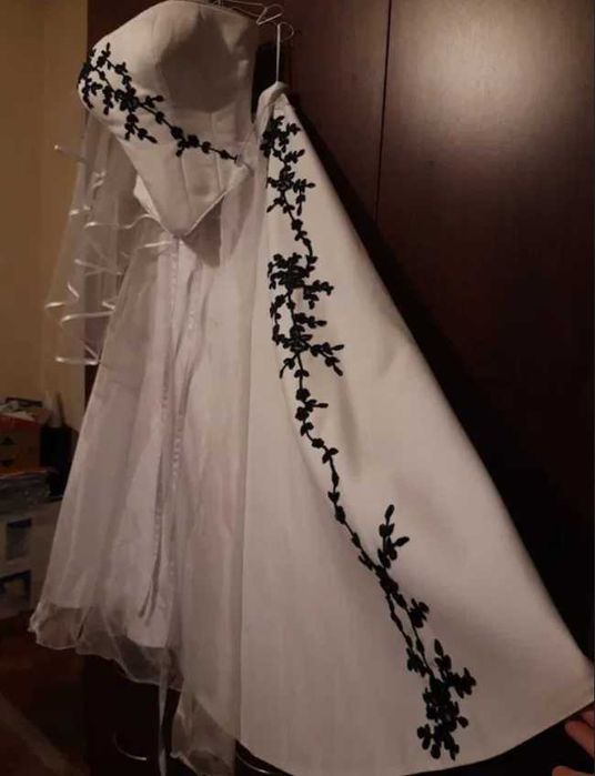 Официална абитуриентска или булчинска рокля