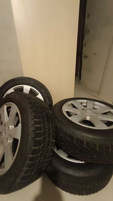 Алуминиеви джанти с гуми