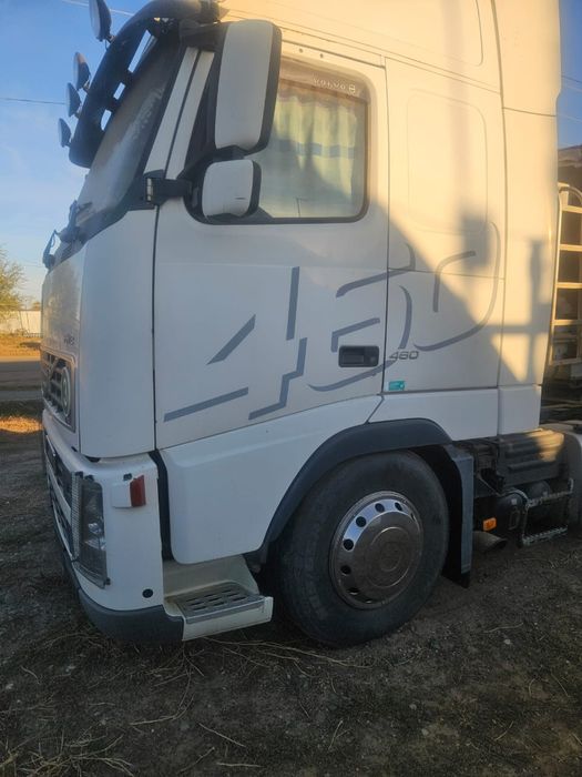 Тягач с бочкой Volvo