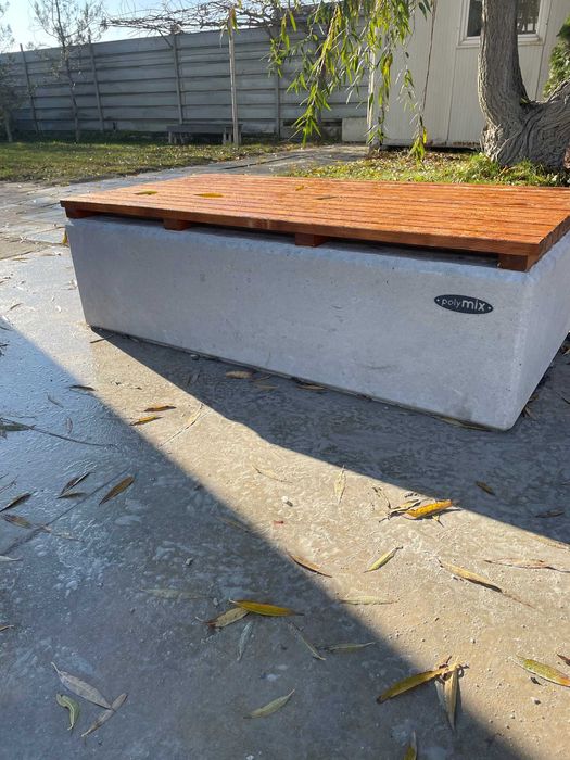 Пейка от бетон и дърво