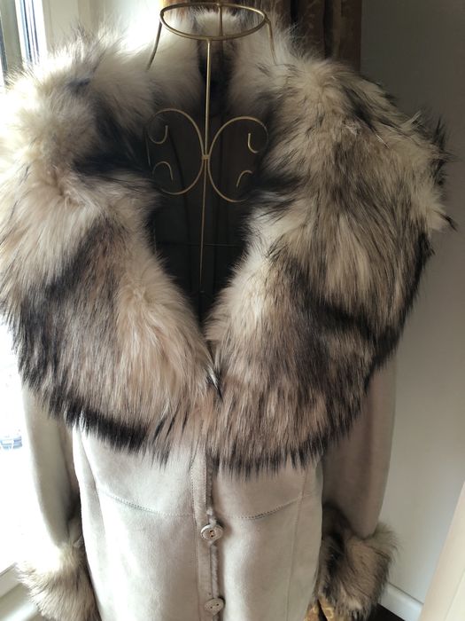 Кожух с яка от лисица.Размер 44