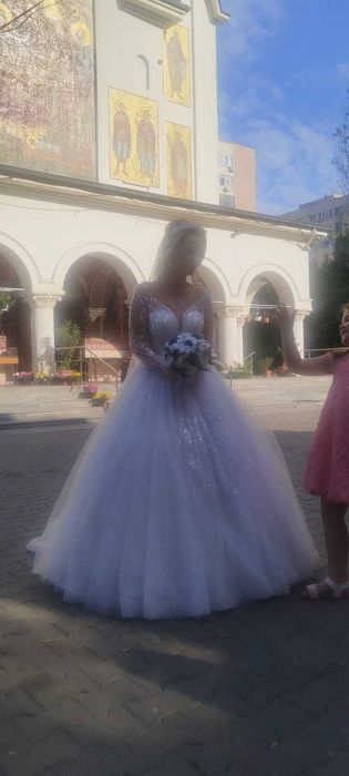 Rochie mireasa cu trena si voal lung