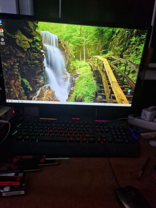Vând sistem PC complet, perfect funcțional și gata de utilizare imediată