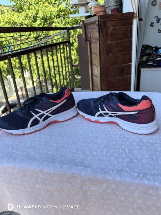 Страхотни женски маратонки asics и salomon номер 36.