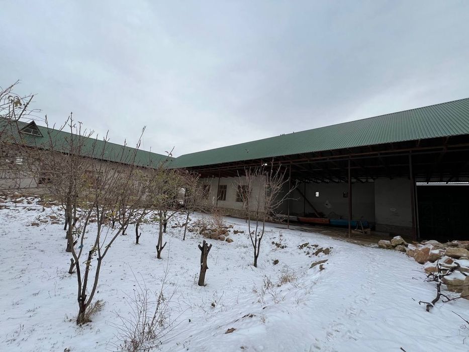 18 sotixli tayyor uchastka sotiladi. Qorovulbozor shahrida