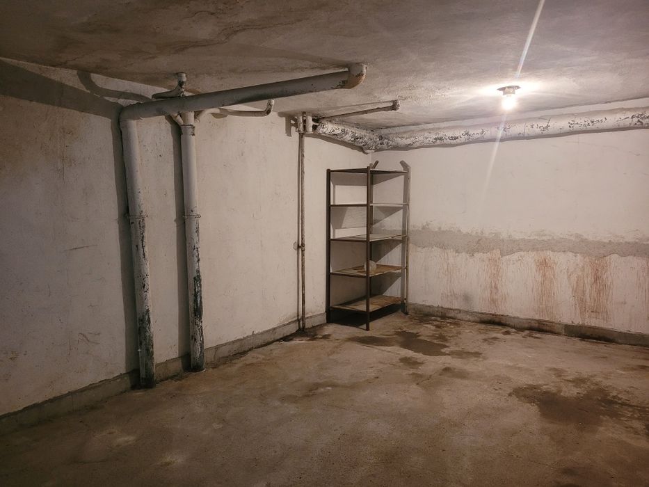 Дава се под наем Гараж / Паркомясто в Кърджали, Център - 28 кв.м за 180 € - Снимка #1