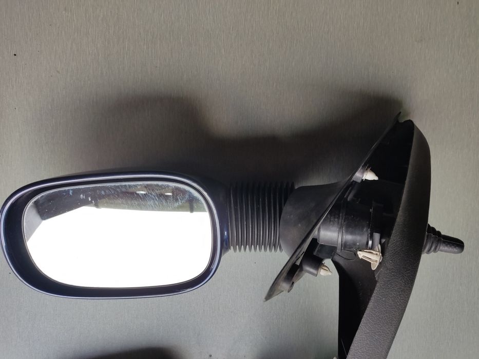 Vând oglinzi retrovizoare stingă dreapta pentru Ford Ka model 2000