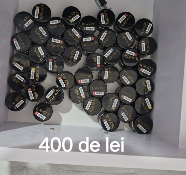 Vând produse unghii