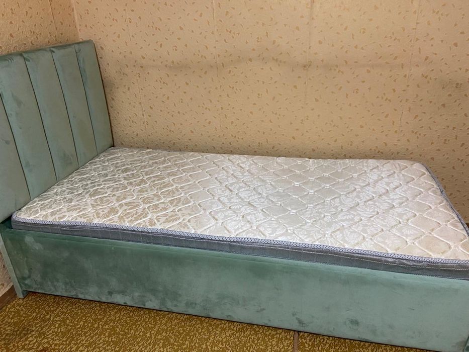 Кровать в хорошем состоянии