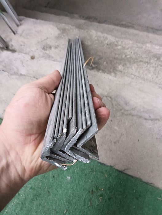 Уголок алюминиевый