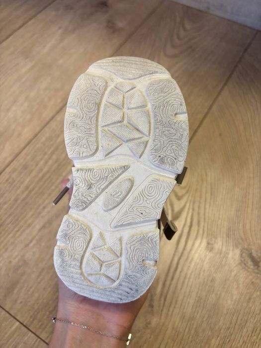 Детские кроссовки 22 размер , унисекс, в отличном состоянии