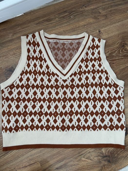 Жилет бежевый цвет