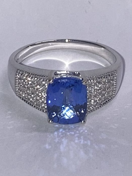 Inel aur alb 18kt.cu tanzanit si diamante