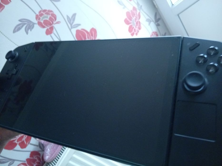 Lenovo legion go
Procesor: AMD Ryzen Z1 Extreme pana la 5.1GHz
Memori