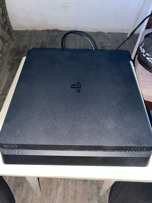 Play station 4 slim